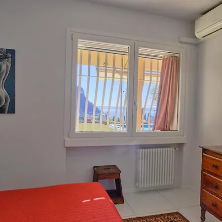 度假居 Nest With Pool And View 加尔达