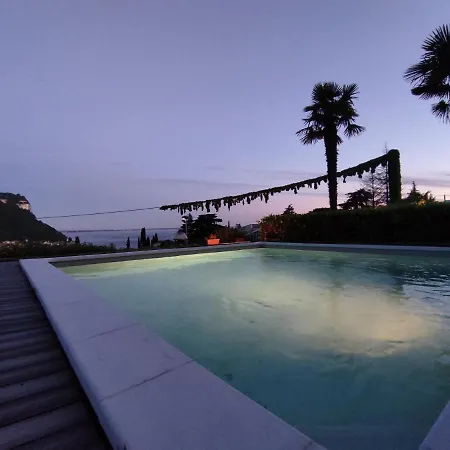 Сasa de vacaciones Nest With Pool And View *
