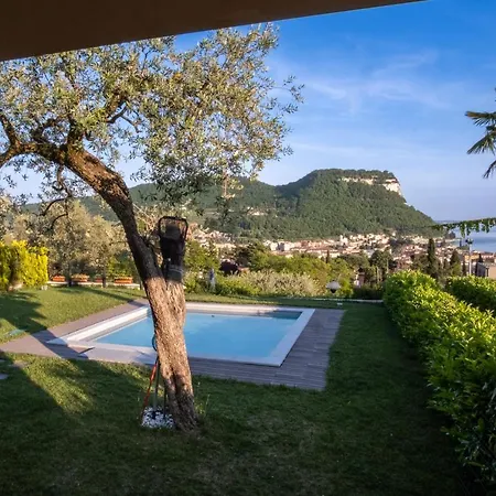 Сasa de vacaciones Nest With Pool And View